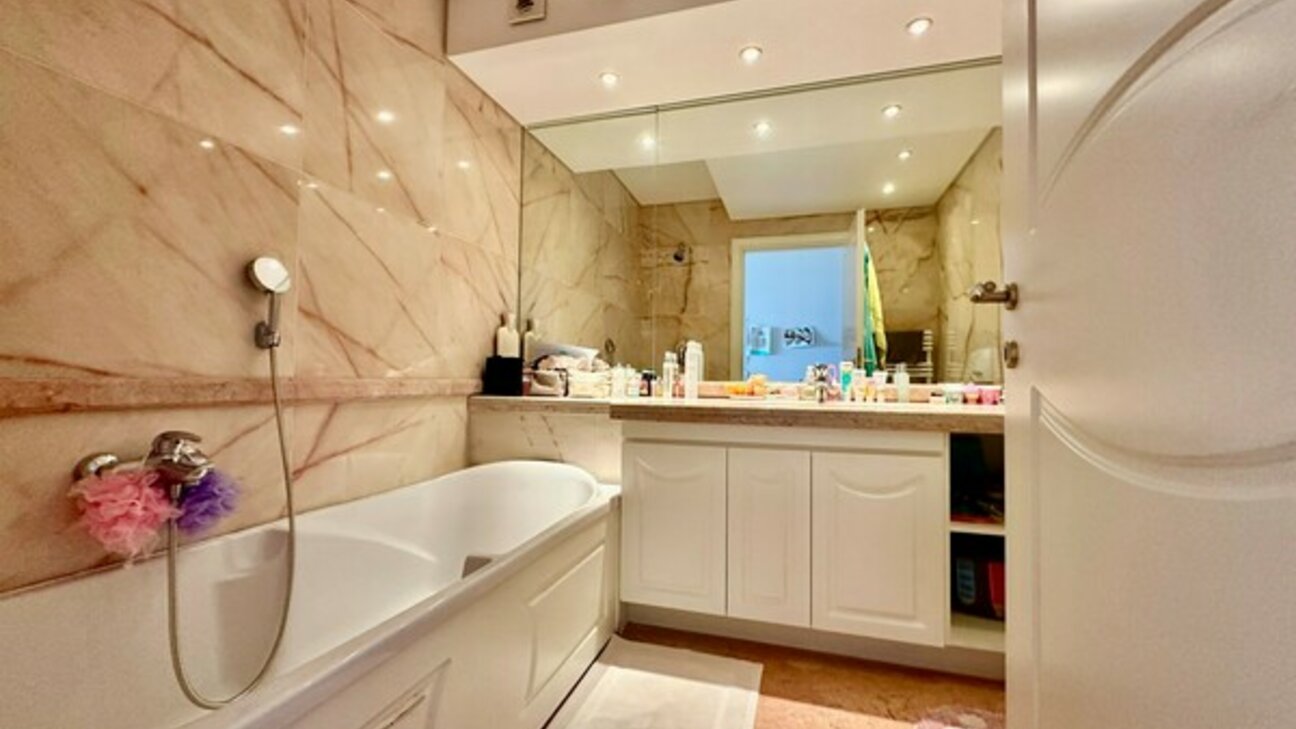 Beautiful 4-room apartment - Rose garden and sea view - 11 / 13