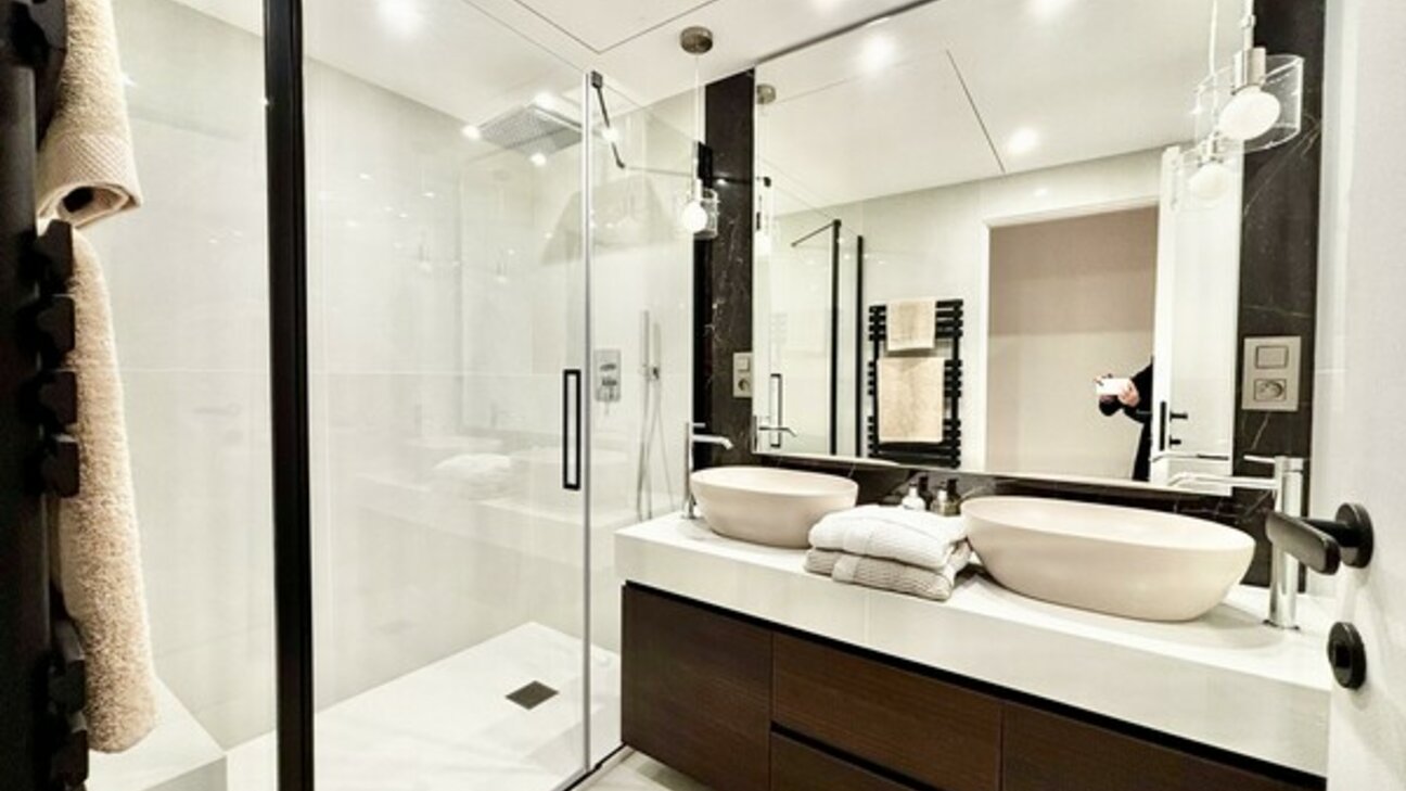 A renovated apartment in the Saint Roman district - 12 / 16