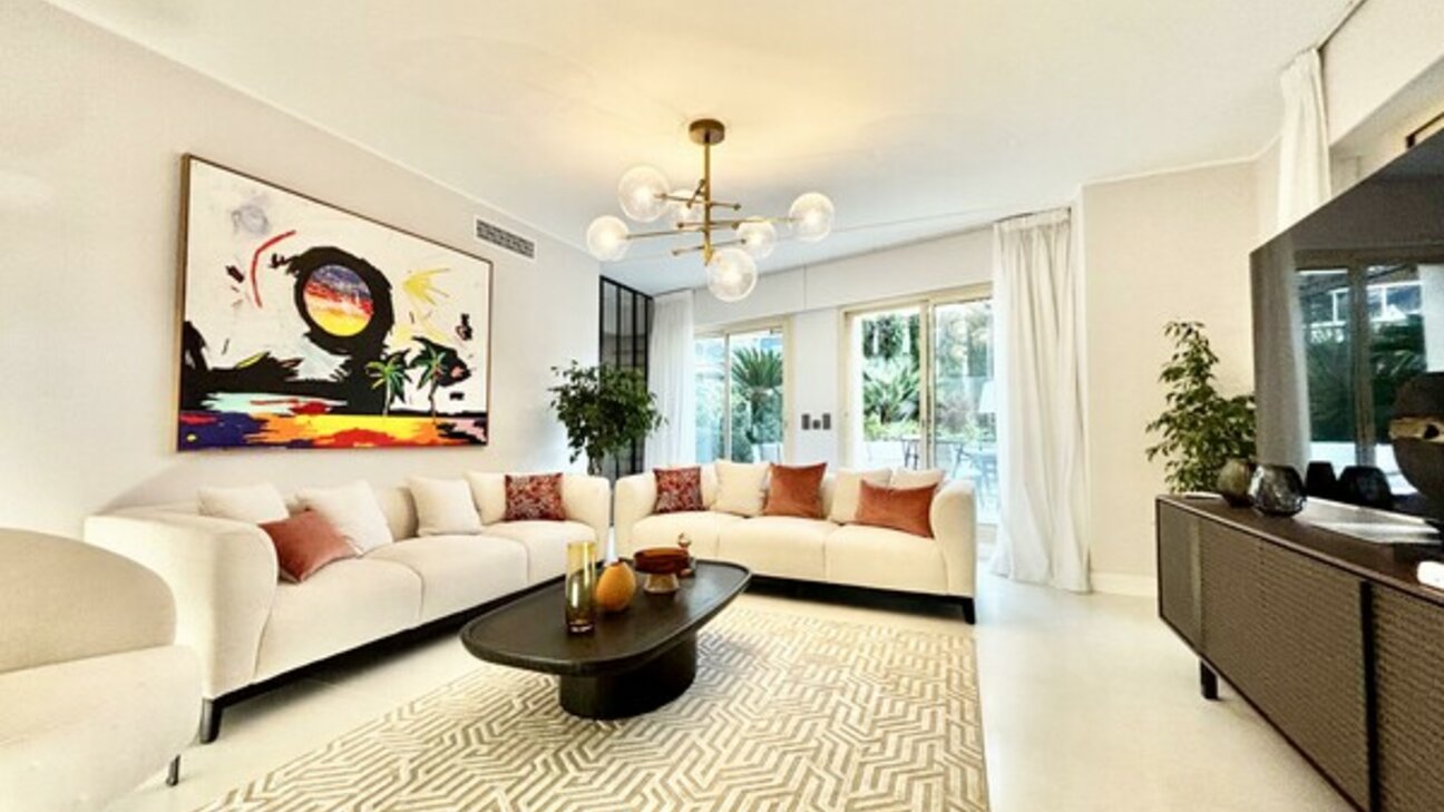 A renovated apartment in the Saint Roman district - 1 / 16