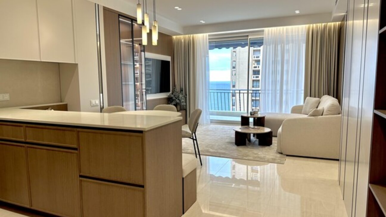 MONTE-CARLO Appartamento 4 LOCALI  rinnovato e ammobiliato con terrazza vista mare - 2 / 13