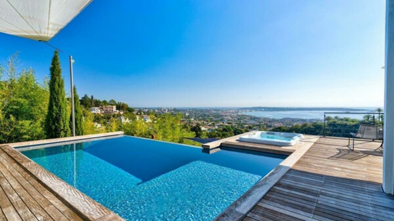 Villa d’Exception avec Vue sur le Cap d’Antibes - 1 / 22